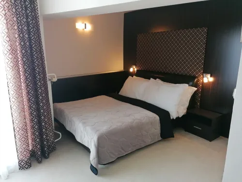 manželská posteľ v apartmáne