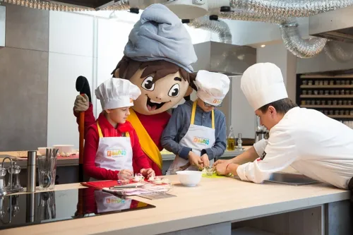 Maskot Skalko s deťmi v kulinárskom štúdiu Foodie 