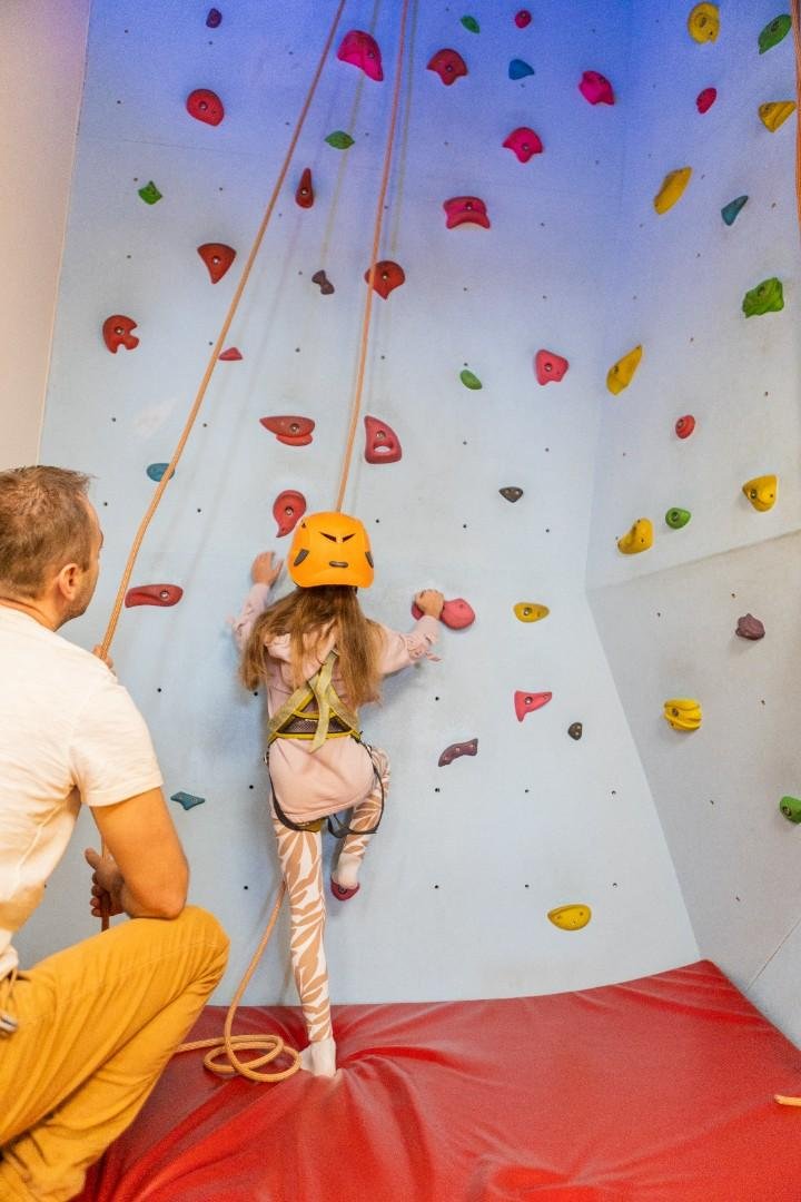 Interiérová lezecká stena 