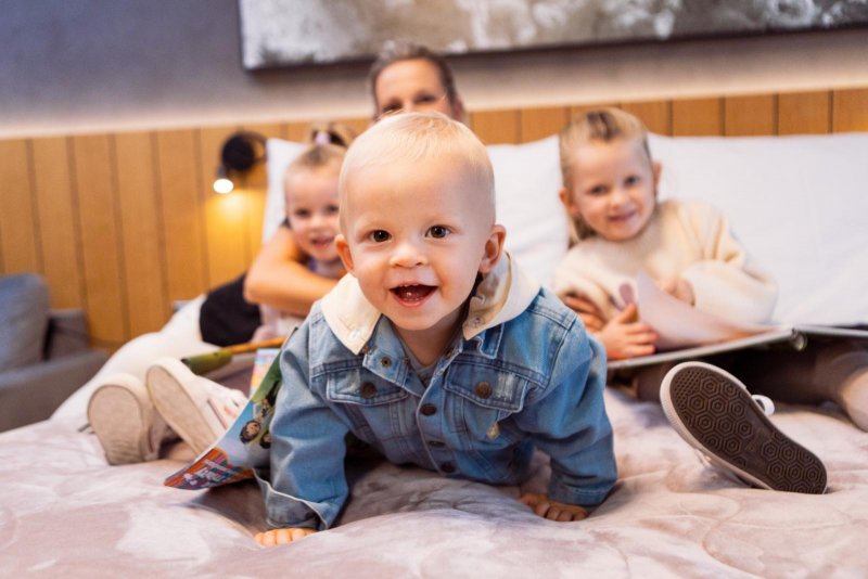 Spoločný rodinný čas na izbe 